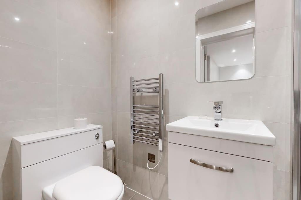Stylish 2Bed Flat 10Min To Wimbledon Tennis Courts London Eksteriør billede